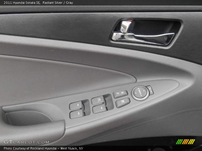 Radiant Silver / Gray 2011 Hyundai Sonata SE