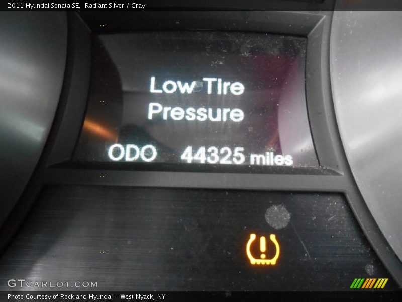 Radiant Silver / Gray 2011 Hyundai Sonata SE