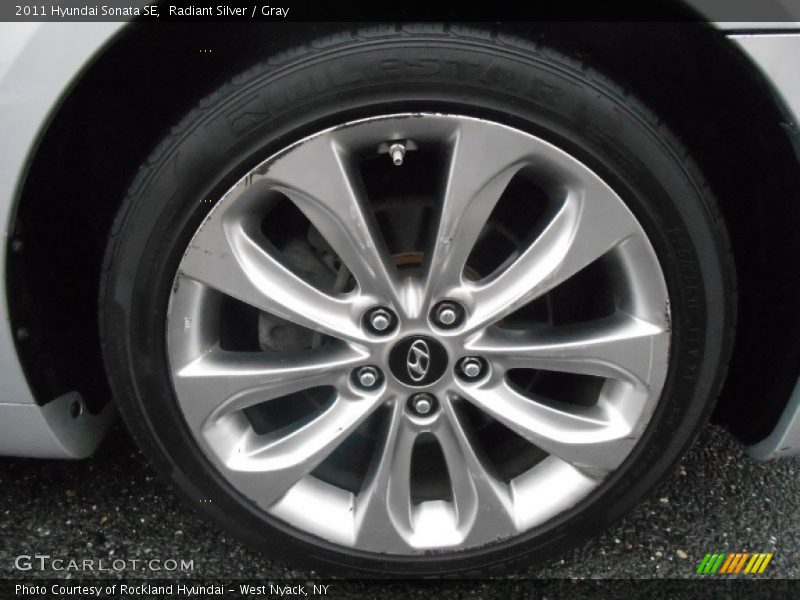 Radiant Silver / Gray 2011 Hyundai Sonata SE