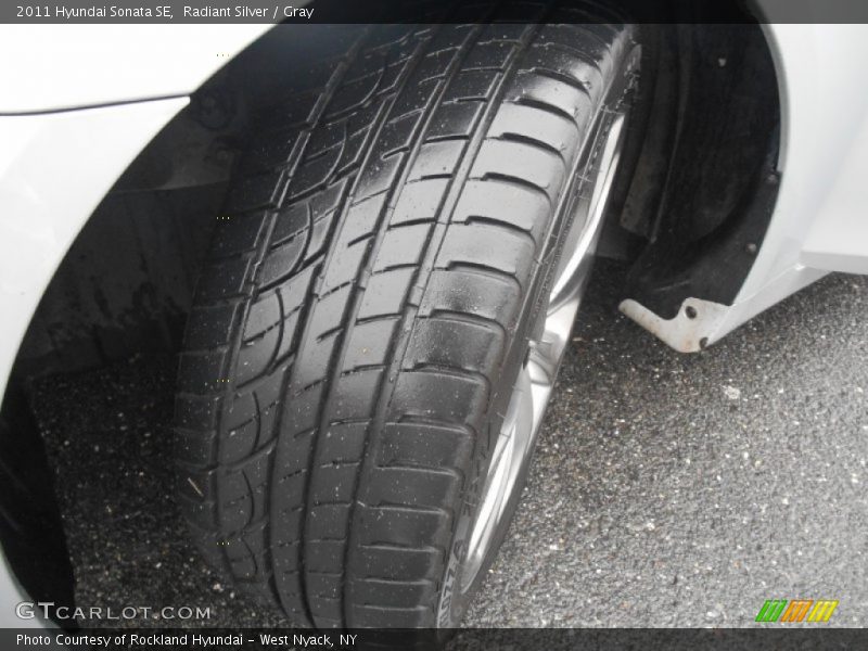 Radiant Silver / Gray 2011 Hyundai Sonata SE