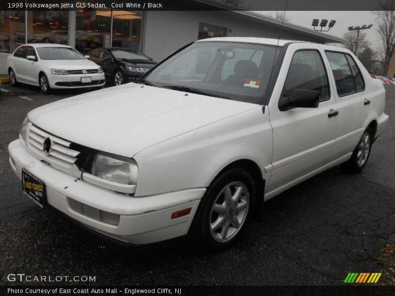 Cool White / Black 1998 Volkswagen Jetta GLS Sedan