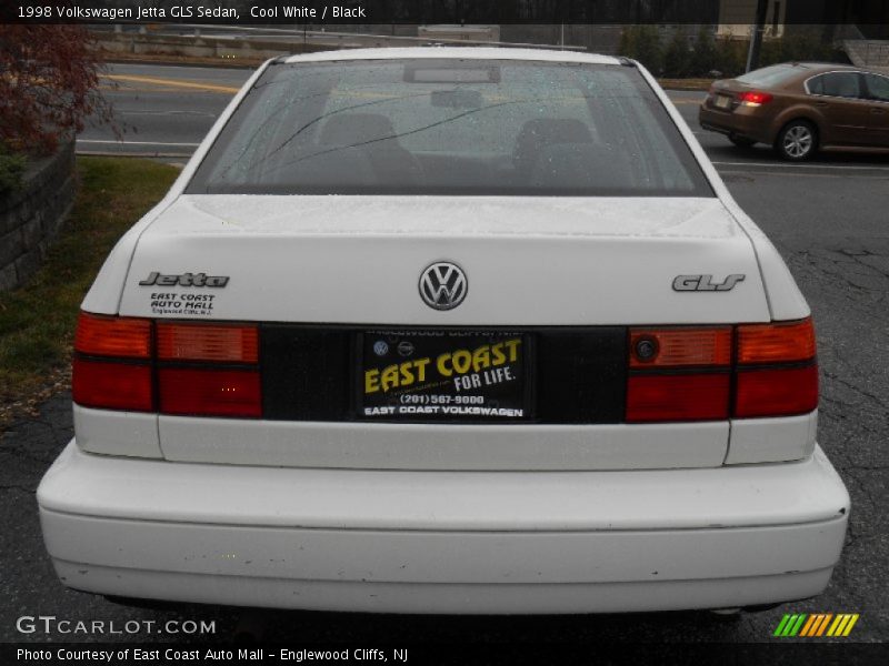 Cool White / Black 1998 Volkswagen Jetta GLS Sedan