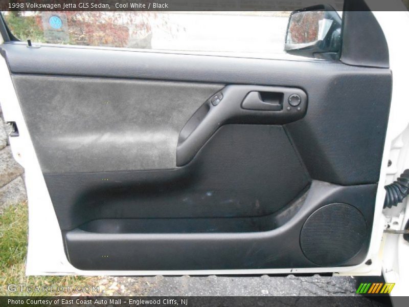 Cool White / Black 1998 Volkswagen Jetta GLS Sedan