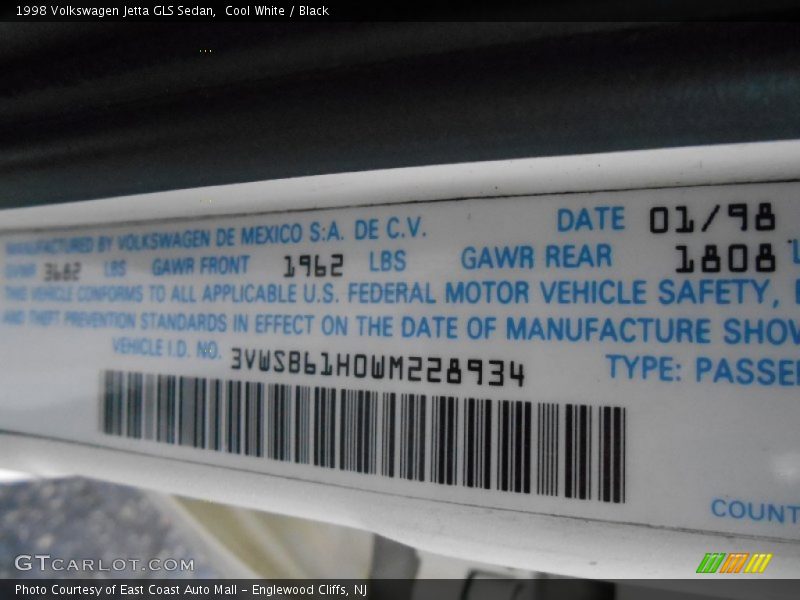 Cool White / Black 1998 Volkswagen Jetta GLS Sedan