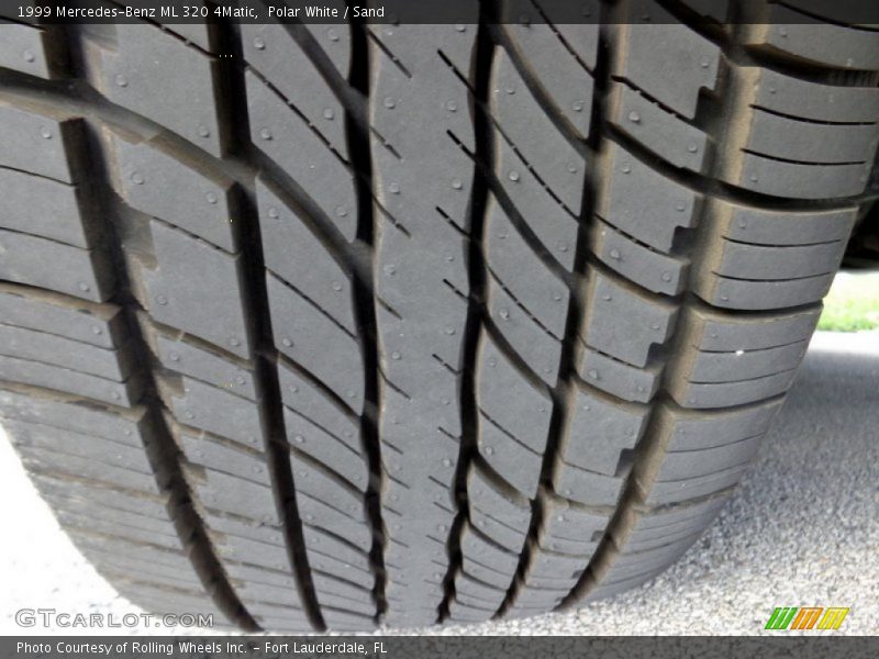Polar White / Sand 1999 Mercedes-Benz ML 320 4Matic