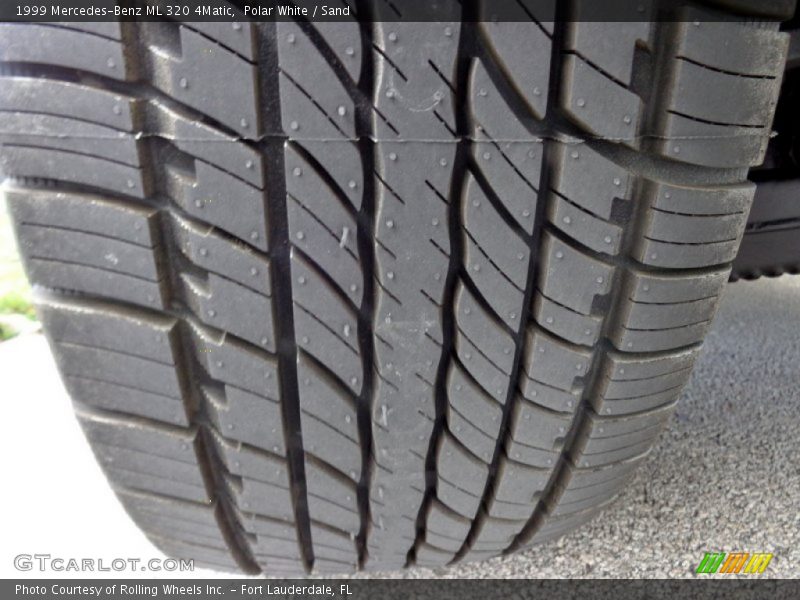 Polar White / Sand 1999 Mercedes-Benz ML 320 4Matic