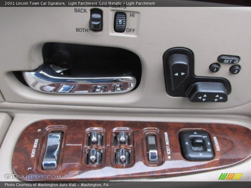 Controls of 2001 Town Car Signature