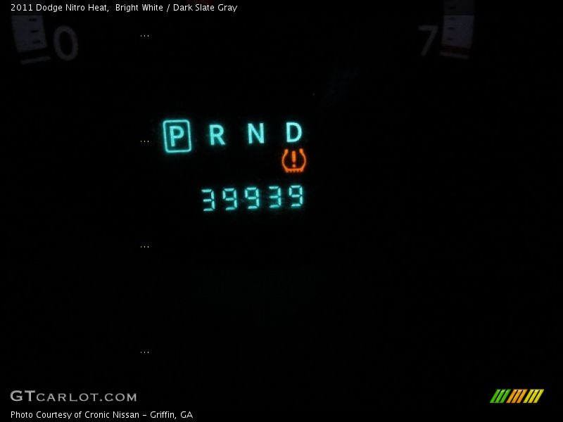 Bright White / Dark Slate Gray 2011 Dodge Nitro Heat