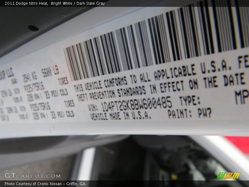 Bright White / Dark Slate Gray 2011 Dodge Nitro Heat