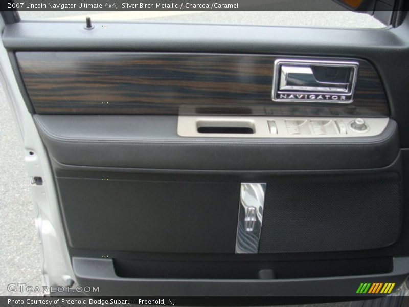 Silver Birch Metallic / Charcoal/Caramel 2007 Lincoln Navigator Ultimate 4x4