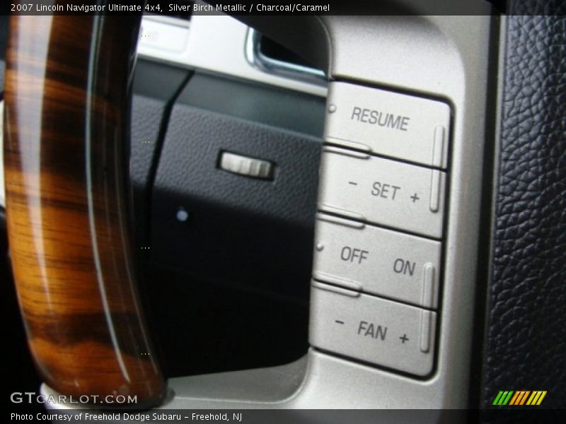 Silver Birch Metallic / Charcoal/Caramel 2007 Lincoln Navigator Ultimate 4x4