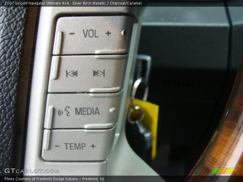 Silver Birch Metallic / Charcoal/Caramel 2007 Lincoln Navigator Ultimate 4x4