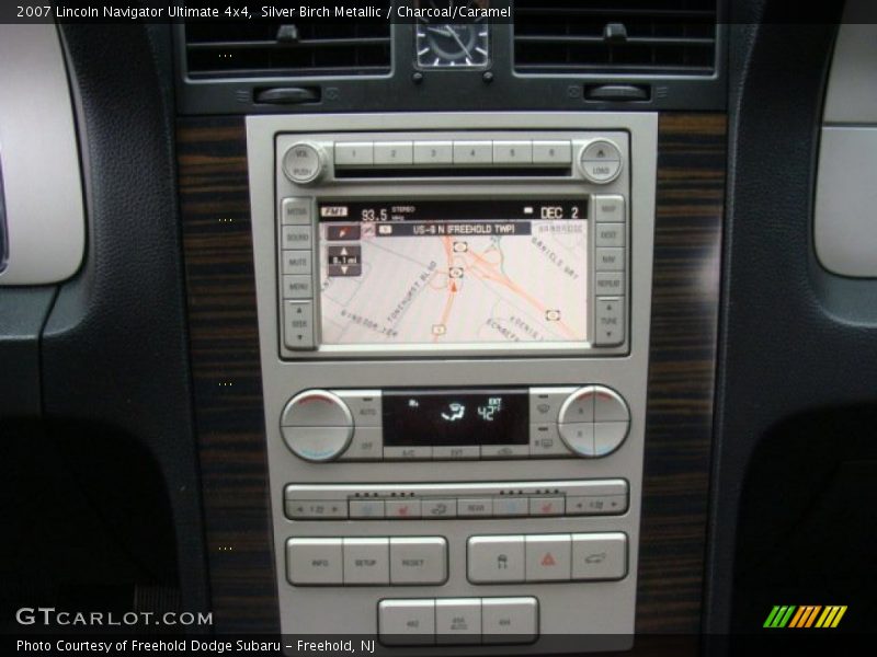 Silver Birch Metallic / Charcoal/Caramel 2007 Lincoln Navigator Ultimate 4x4