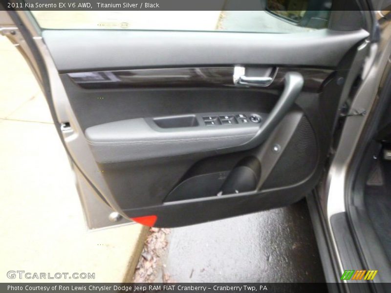 Titanium Silver / Black 2011 Kia Sorento EX V6 AWD