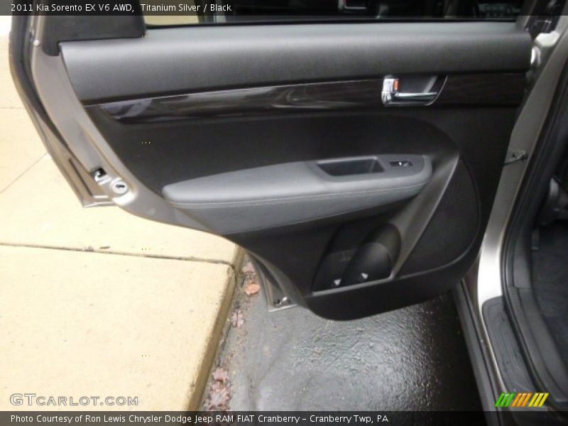 Titanium Silver / Black 2011 Kia Sorento EX V6 AWD