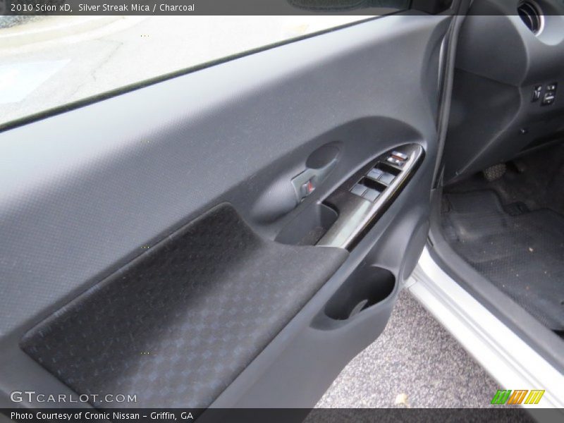 Silver Streak Mica / Charcoal 2010 Scion xD