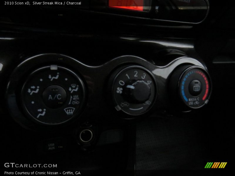 Silver Streak Mica / Charcoal 2010 Scion xD