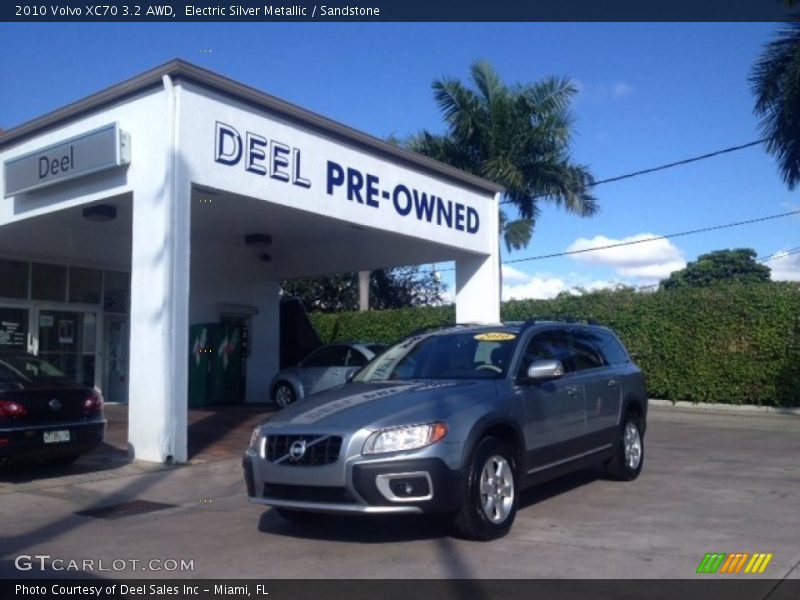 Electric Silver Metallic / Sandstone 2010 Volvo XC70 3.2 AWD