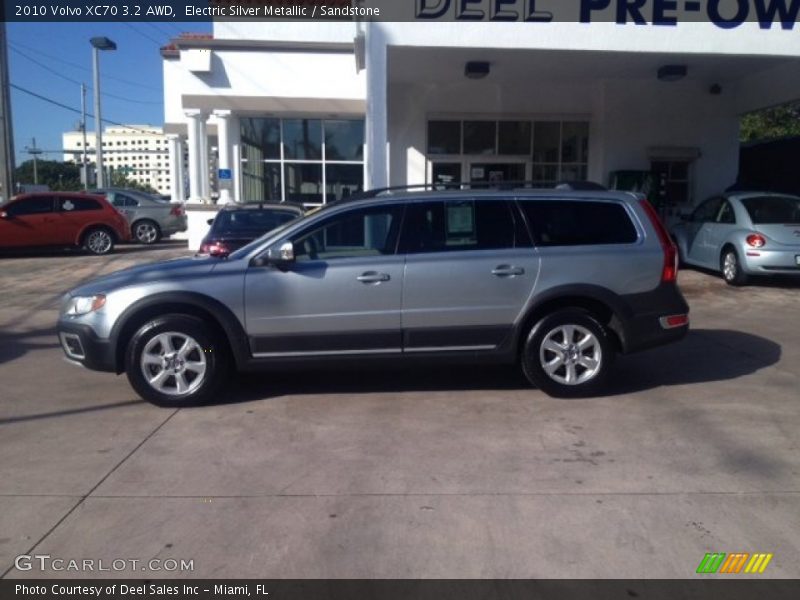 Electric Silver Metallic / Sandstone 2010 Volvo XC70 3.2 AWD