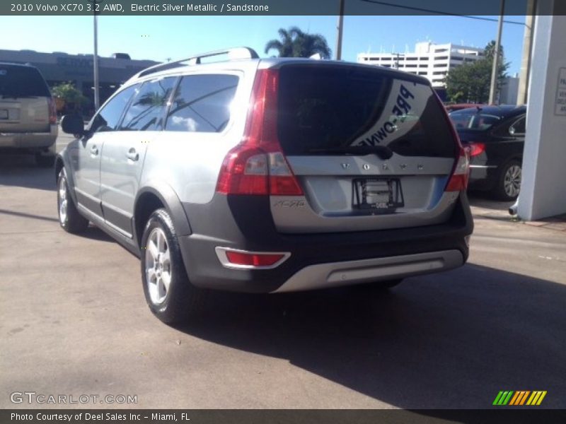 Electric Silver Metallic / Sandstone 2010 Volvo XC70 3.2 AWD