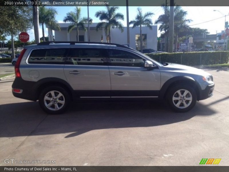Electric Silver Metallic / Sandstone 2010 Volvo XC70 3.2 AWD
