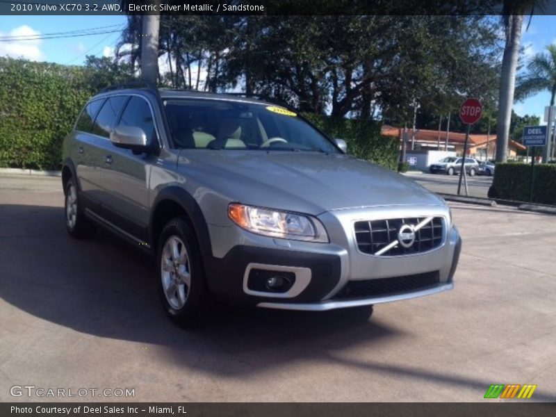 Electric Silver Metallic / Sandstone 2010 Volvo XC70 3.2 AWD