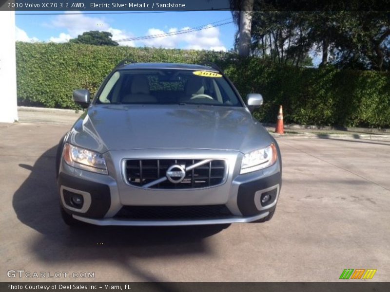 Electric Silver Metallic / Sandstone 2010 Volvo XC70 3.2 AWD