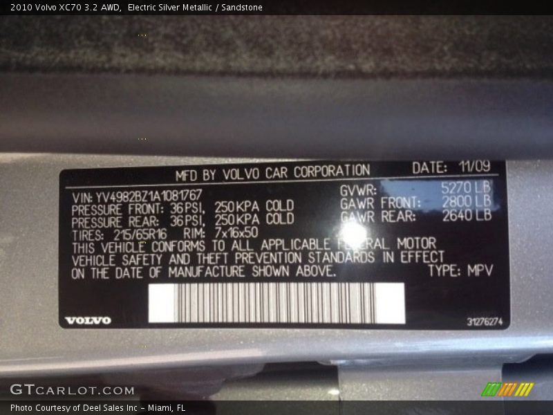 Electric Silver Metallic / Sandstone 2010 Volvo XC70 3.2 AWD