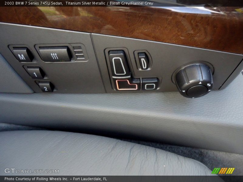 Controls of 2003 7 Series 745Li Sedan