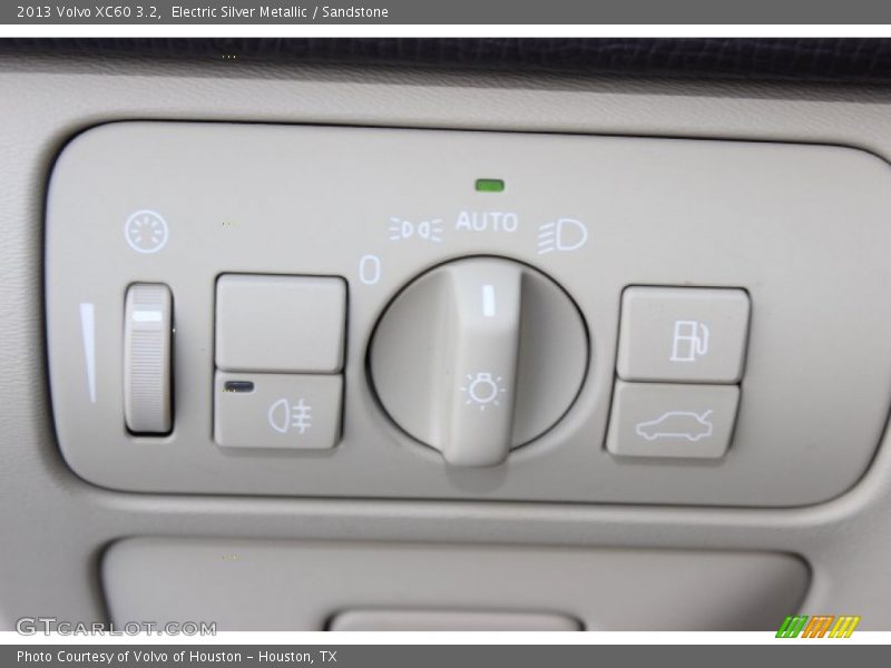 Electric Silver Metallic / Sandstone 2013 Volvo XC60 3.2