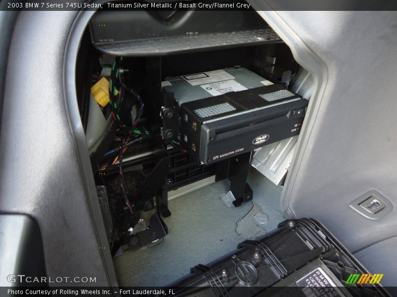 Audio System of 2003 7 Series 745Li Sedan