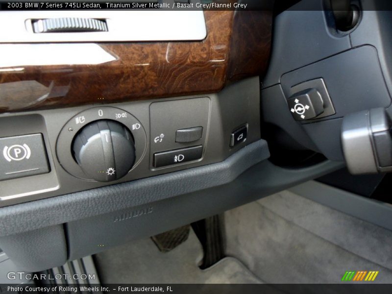 Controls of 2003 7 Series 745Li Sedan