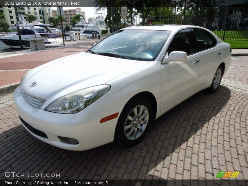 Front 3/4 View of 2003 ES 300