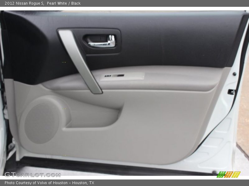 Pearl White / Black 2012 Nissan Rogue S
