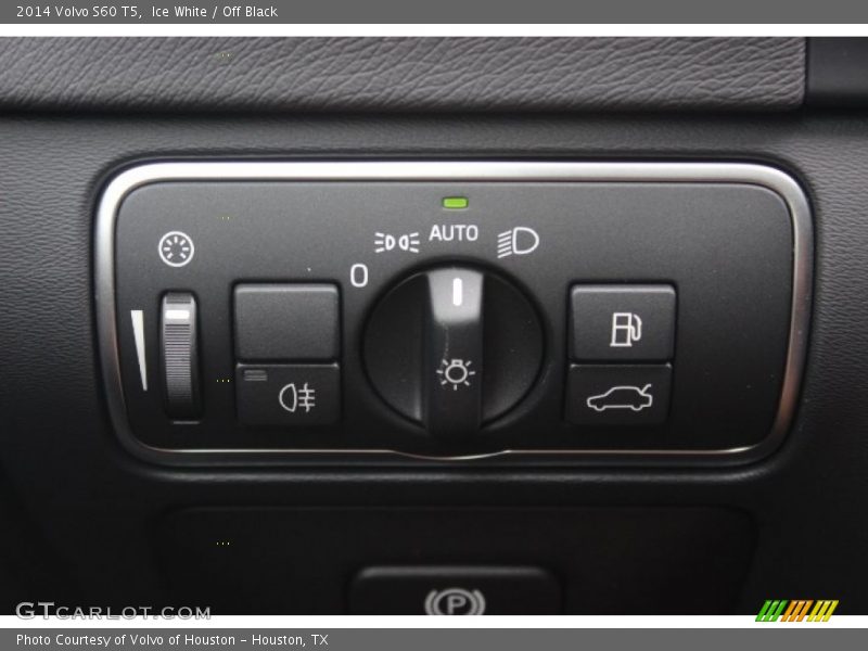 Ice White / Off Black 2014 Volvo S60 T5