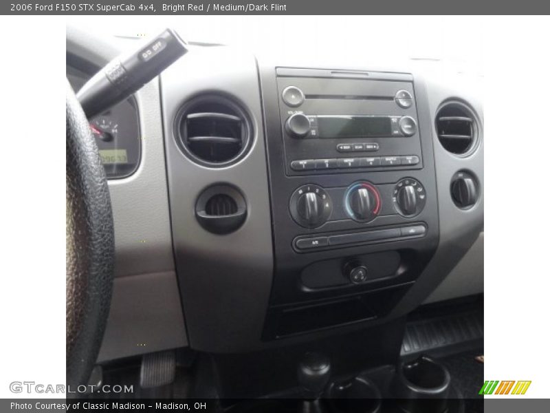 Bright Red / Medium/Dark Flint 2006 Ford F150 STX SuperCab 4x4
