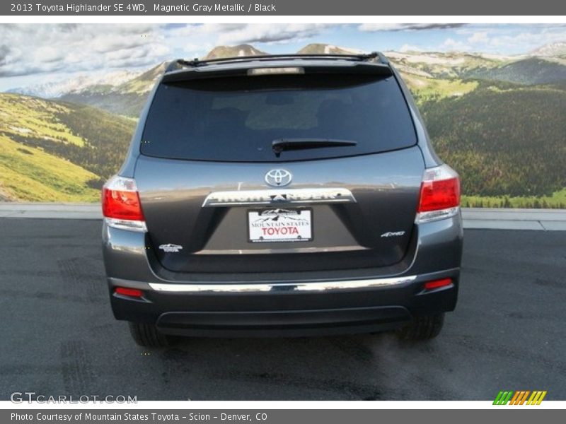 Magnetic Gray Metallic / Black 2013 Toyota Highlander SE 4WD