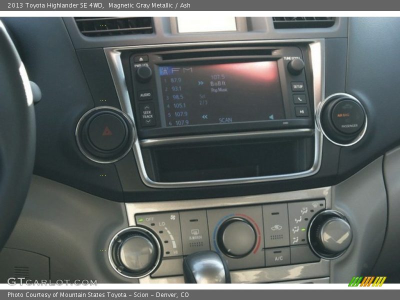 Magnetic Gray Metallic / Ash 2013 Toyota Highlander SE 4WD