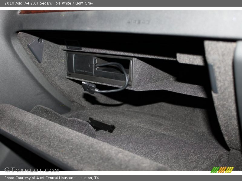 Ibis White / Light Gray 2010 Audi A4 2.0T Sedan