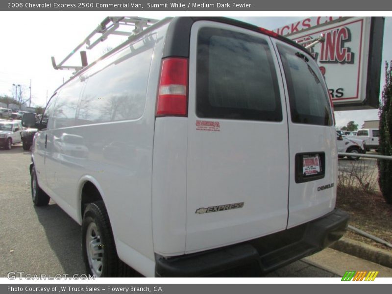 Summit White / Medium Dark Pewter 2006 Chevrolet Express 2500 Commercial Van
