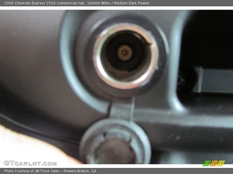 Summit White / Medium Dark Pewter 2006 Chevrolet Express 2500 Commercial Van