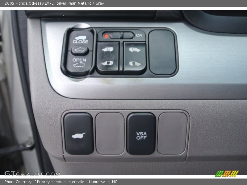 Silver Pearl Metallic / Gray 2009 Honda Odyssey EX-L