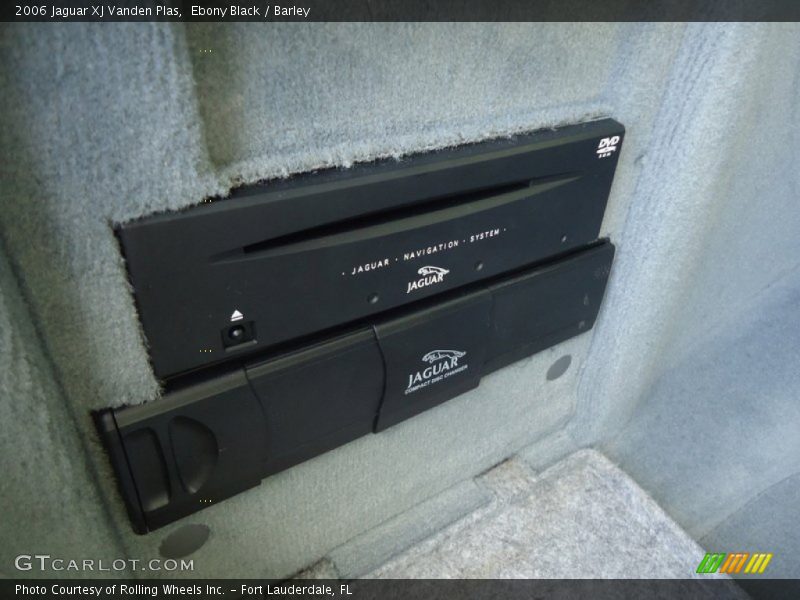 Ebony Black / Barley 2006 Jaguar XJ Vanden Plas