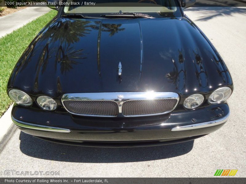 Ebony Black / Barley 2006 Jaguar XJ Vanden Plas