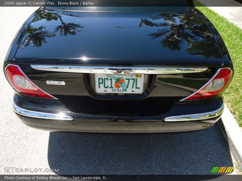 Ebony Black / Barley 2006 Jaguar XJ Vanden Plas