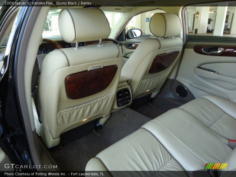 Ebony Black / Barley 2006 Jaguar XJ Vanden Plas