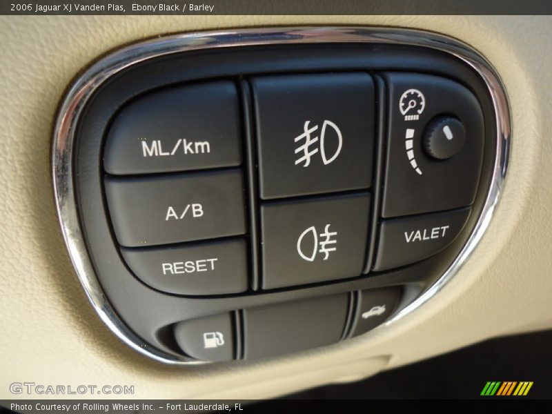 Controls of 2006 XJ Vanden Plas