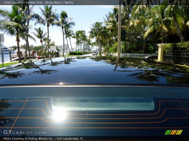 Ebony Black / Barley 2006 Jaguar XJ Vanden Plas