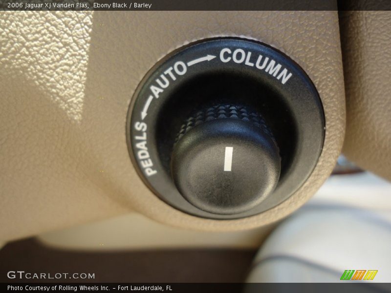 Ebony Black / Barley 2006 Jaguar XJ Vanden Plas