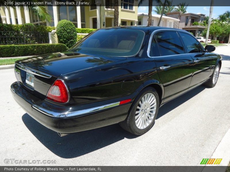 Ebony Black / Barley 2006 Jaguar XJ Vanden Plas